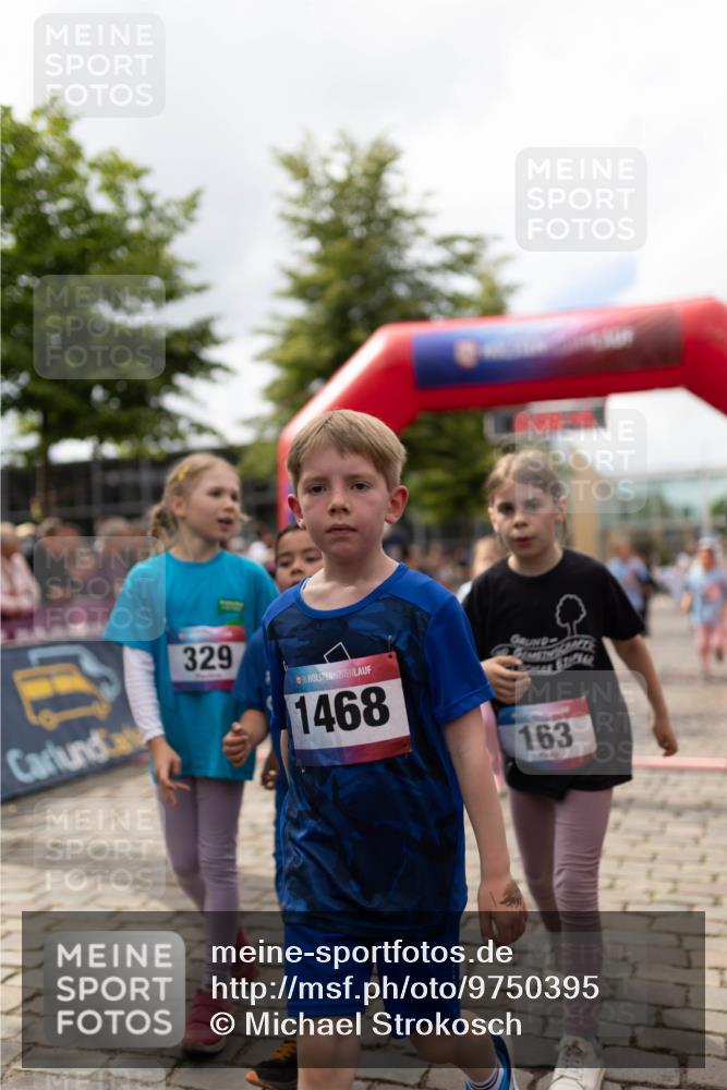 12.06.2026 - Holstenköstenlauf Michael Strokosch http://msf.ph/oto/9750395 12.06.2026 16:09:04 Laufen 329, 36, 1468, 163 meine-sportfotos.de