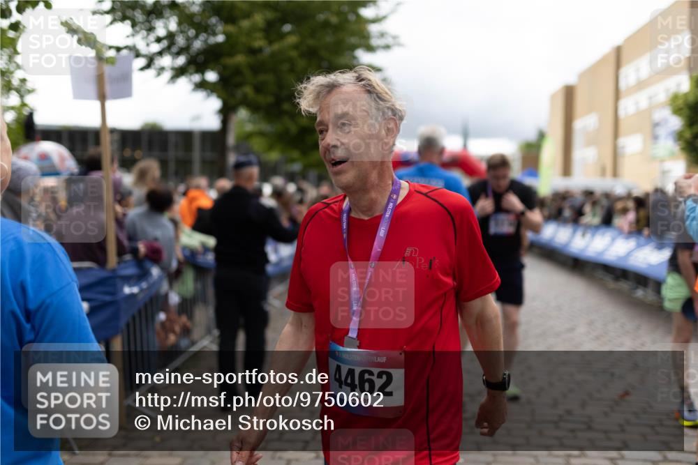 12.06.2026 - Holstenköstenlauf Michael Strokosch http://msf.ph/oto/9750602 12.06.2026 17:54:30 Laufen 5, 4462 meine-sportfotos.de