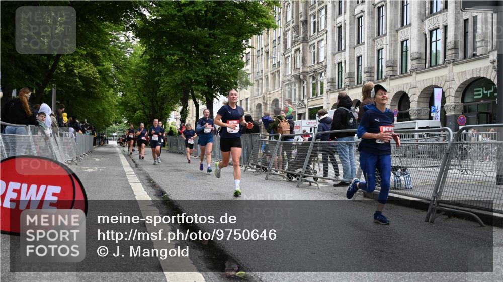 14.06.2026 - REWE Women's Run J. Mangold http://msf.ph/oto/9750646 14.06.2026 10:01:39 Ziel 10431, 10817, 10860, 11041, 11139, 11162, 11180, 11506 meine-sportfotos.de