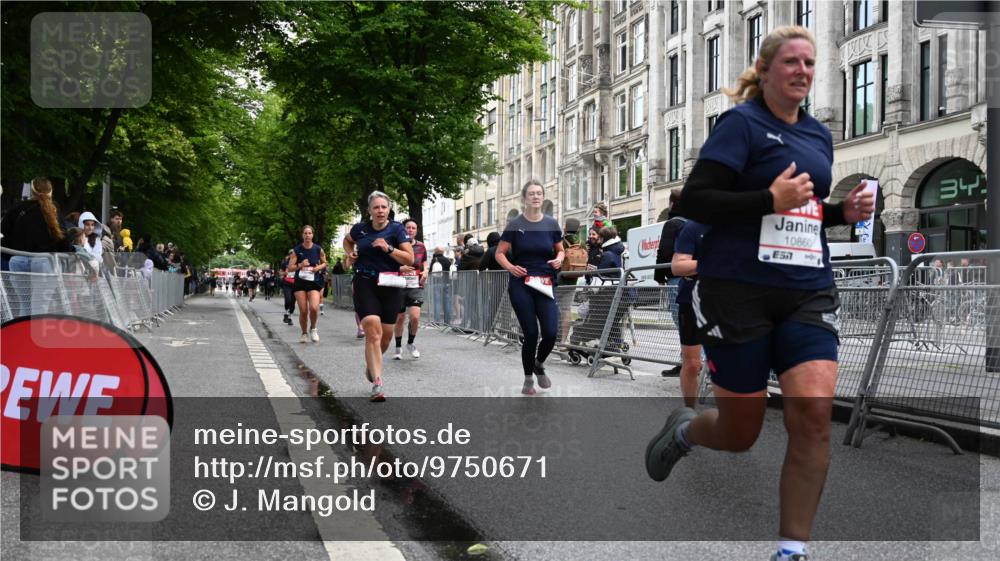 14.06.2026 - REWE Women's Run J. Mangold http://msf.ph/oto/9750671 14.06.2026 10:01:45 Ziel 10132, 10177, 10251, 10860, 10967, 11162, 11506, 11511, 11514 meine-sportfotos.de