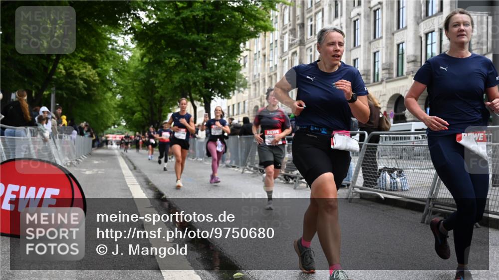 14.06.2026 - REWE Women's Run J. Mangold http://msf.ph/oto/9750680 14.06.2026 10:01:47 Ziel 10132, 10177, 10251, 10340, 10860, 10967, 11162, 11511, 11514 meine-sportfotos.de