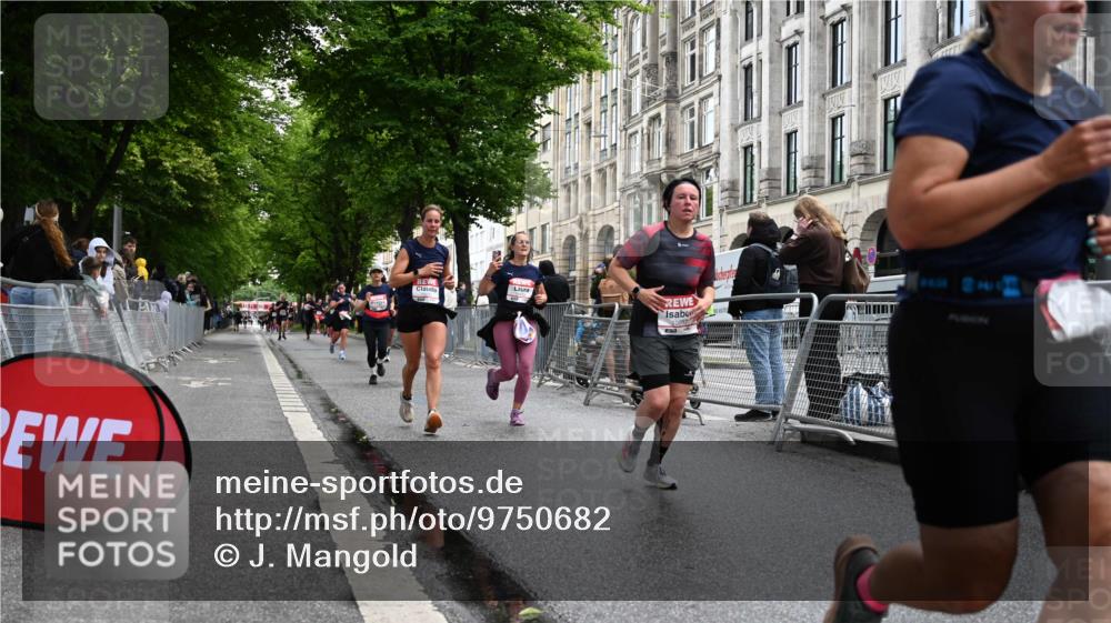 14.06.2026 - REWE Women's Run J. Mangold http://msf.ph/oto/9750682 14.06.2026 10:01:48 Ziel 10132, 10177, 10251, 10340, 10860, 10967, 11511, 11514 meine-sportfotos.de