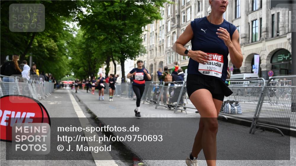 14.06.2026 - REWE Women's Run J. Mangold http://msf.ph/oto/9750693 14.06.2026 10:01:50 Ziel 10132, 10177, 10251, 10340, 10967, 11511, 11512, 11513, 11514 meine-sportfotos.de