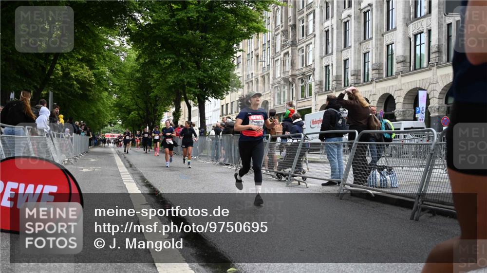 14.06.2026 - REWE Women's Run J. Mangold http://msf.ph/oto/9750695 14.06.2026 10:01:51 Ziel 10132, 10251, 10340, 10967, 11511, 11512, 11513, 11514 meine-sportfotos.de