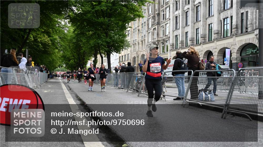 14.06.2026 - REWE Women's Run J. Mangold http://msf.ph/oto/9750696 14.06.2026 10:01:51 Ziel 10132, 10251, 10340, 10967, 11511, 11512, 11513, 11514 meine-sportfotos.de