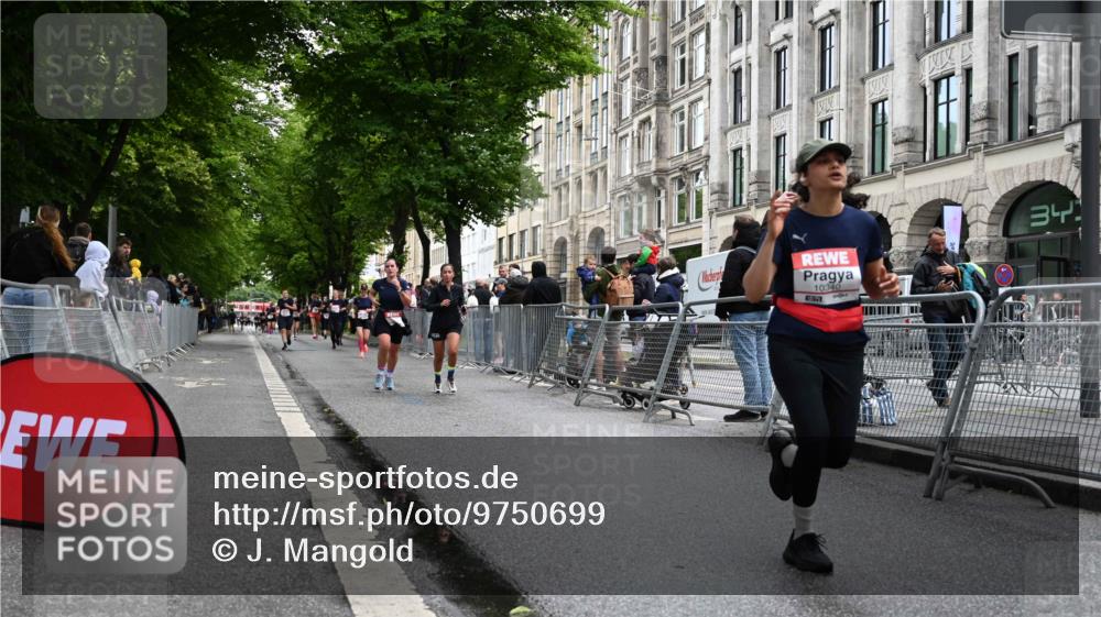 14.06.2026 - REWE Women's Run J. Mangold http://msf.ph/oto/9750699 14.06.2026 10:01:52 Ziel 10132, 10251, 10340, 10967, 11512, 11513 meine-sportfotos.de