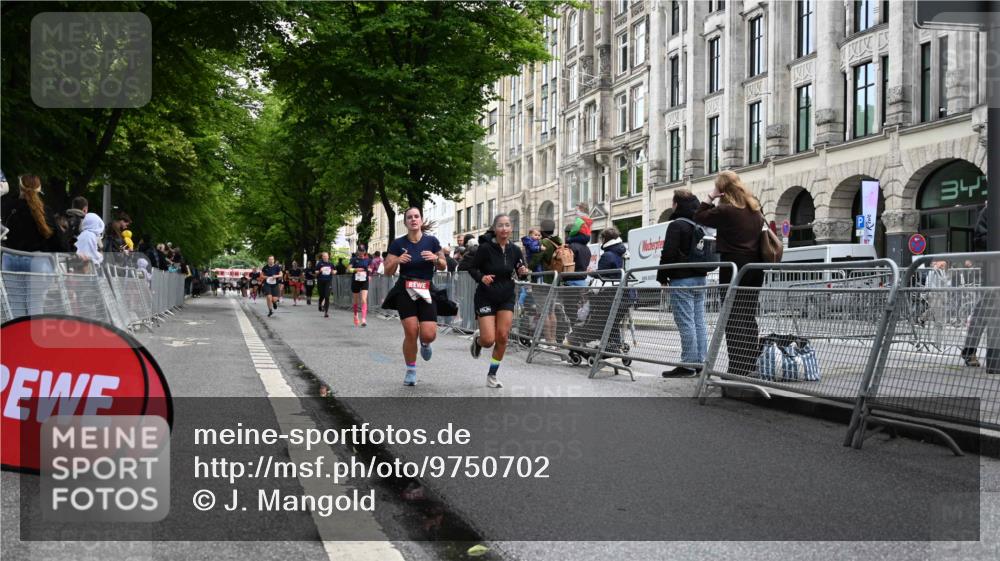 14.06.2026 - REWE Women's Run J. Mangold http://msf.ph/oto/9750702 14.06.2026 10:01:54 Ziel 10132, 10251, 10340, 11512, 11513 meine-sportfotos.de