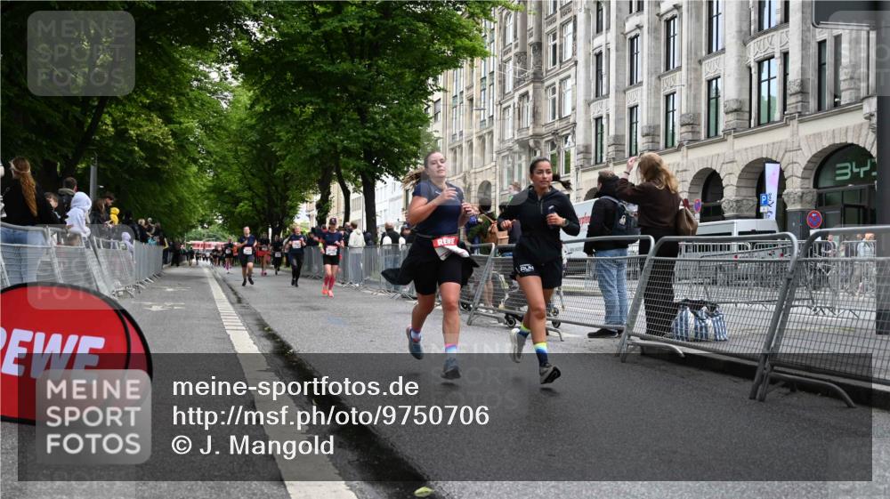 14.06.2026 - REWE Women's Run J. Mangold http://msf.ph/oto/9750706 14.06.2026 10:01:54 Ziel 10132, 10251, 10340, 11512, 11513 meine-sportfotos.de