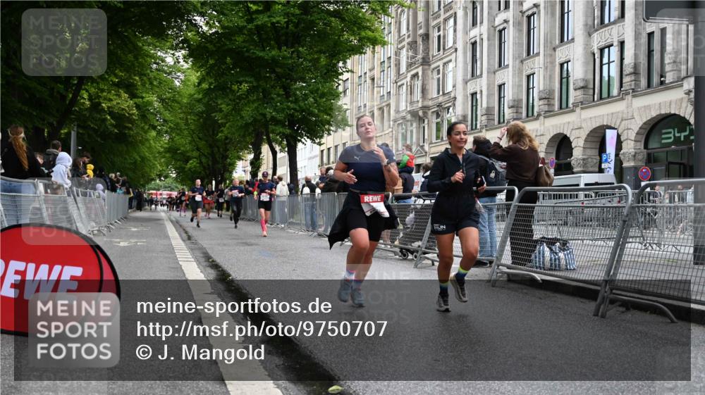 14.06.2026 - REWE Women's Run J. Mangold http://msf.ph/oto/9750707 14.06.2026 10:01:55 Ziel 10340, 11032, 11512, 11513 meine-sportfotos.de