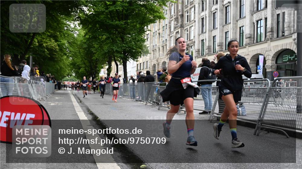 14.06.2026 - REWE Women's Run J. Mangold http://msf.ph/oto/9750709 14.06.2026 10:01:55 Ziel 10340, 11032, 11512, 11513 meine-sportfotos.de