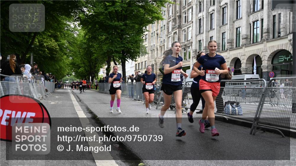 14.06.2026 - REWE Women's Run J. Mangold http://msf.ph/oto/9750739 14.06.2026 10:02:05 Ziel 10622, 10733, 10772, 10904, 10945, 10946, 11032, 11191, 11329 meine-sportfotos.de
