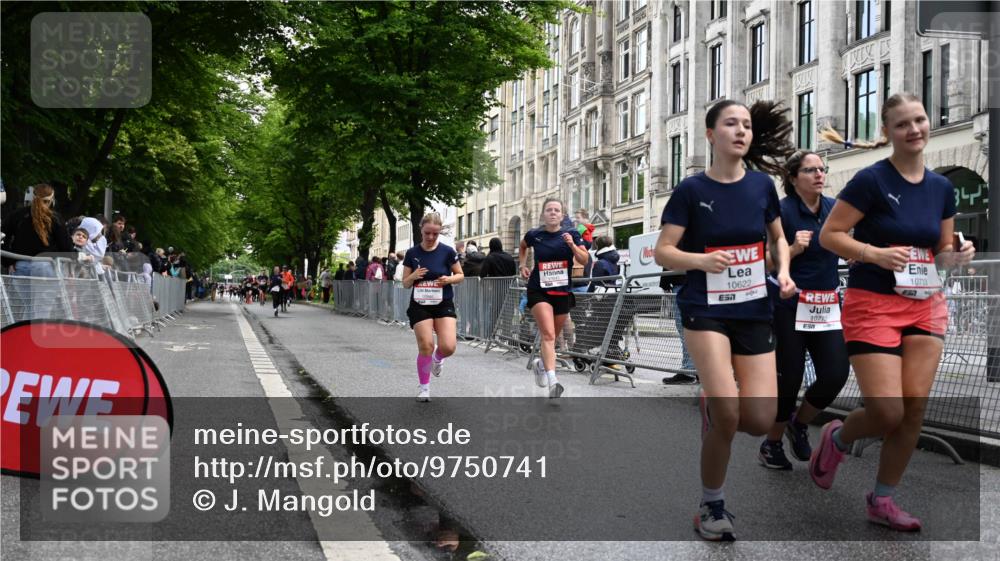 14.06.2026 - REWE Women's Run J. Mangold http://msf.ph/oto/9750741 14.06.2026 10:02:06 Ziel 10622, 10733, 10772, 10904, 10945, 10946, 11191, 11329 meine-sportfotos.de