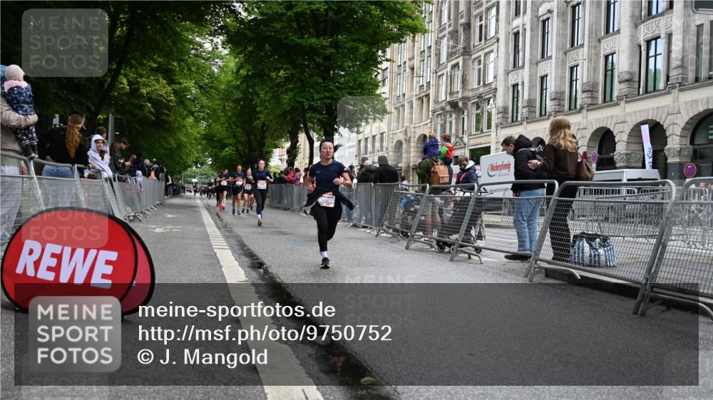 14.06.2026 - REWE Women's Run J. Mangold http://msf.ph/oto/9750752 14.06.2026 10:02:15 Ziel 10261, 10780, 11102 meine-sportfotos.de