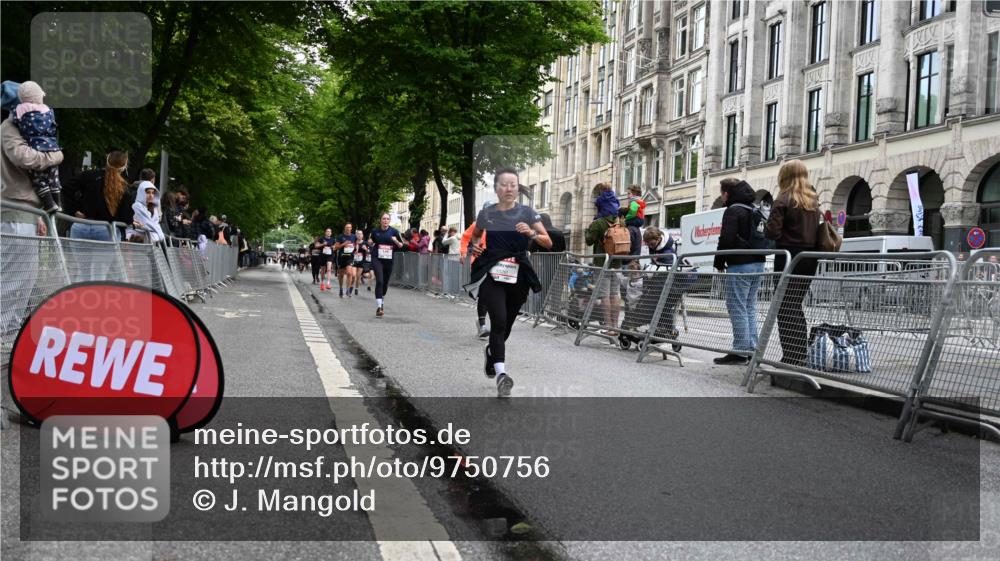 14.06.2026 - REWE Women's Run J. Mangold http://msf.ph/oto/9750756 14.06.2026 10:02:16 Ziel 10261, 10780, 11102 meine-sportfotos.de
