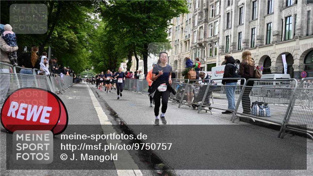 14.06.2026 - REWE Women's Run J. Mangold http://msf.ph/oto/9750757 14.06.2026 10:02:16 Ziel 10261, 10780, 11102 meine-sportfotos.de