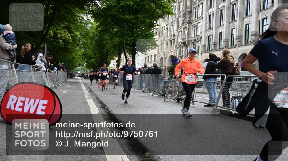 14.06.2026 - REWE Women's Run J. Mangold http://msf.ph/oto/9750761 14.06.2026 10:02:18 Ziel 10261, 10617, 10780, 10932, 11102, 11201 meine-sportfotos.de