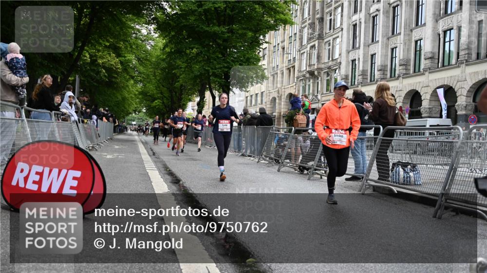 14.06.2026 - REWE Women's Run J. Mangold http://msf.ph/oto/9750762 14.06.2026 10:02:18 Ziel 10261, 10617, 10780, 10932, 11102, 11201 meine-sportfotos.de