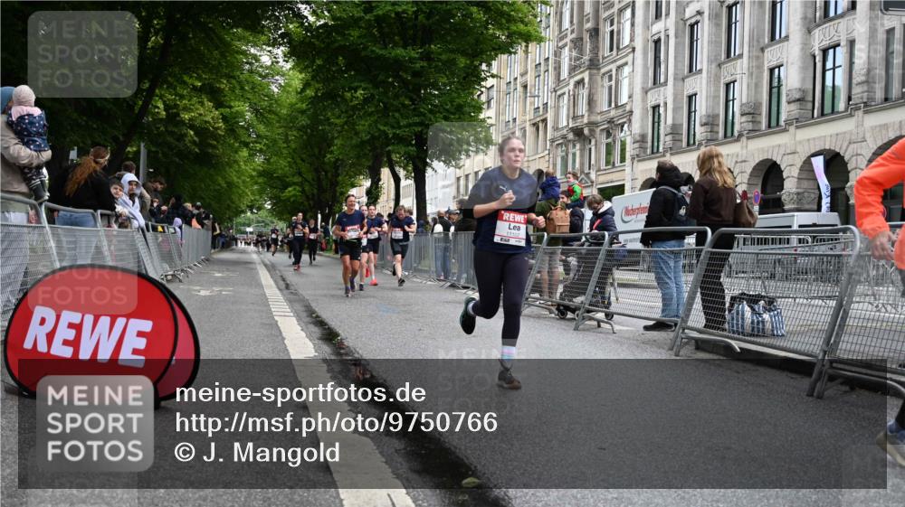 14.06.2026 - REWE Women's Run J. Mangold http://msf.ph/oto/9750766 14.06.2026 10:02:19 Ziel 10261, 10617, 10780, 10932, 11102, 11201, 11448 meine-sportfotos.de