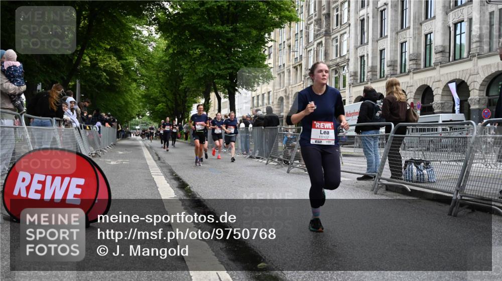 14.06.2026 - REWE Women's Run J. Mangold http://msf.ph/oto/9750768 14.06.2026 10:02:19 Ziel 10261, 10617, 10780, 10932, 11102, 11201, 11448 meine-sportfotos.de
