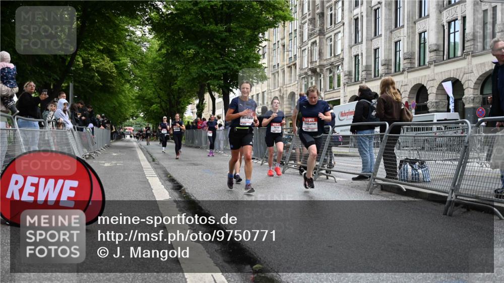 14.06.2026 - REWE Women's Run J. Mangold http://msf.ph/oto/9750771 14.06.2026 10:02:22 Ziel 10617, 10639, 10780, 10932, 11102, 11201, 11448, 11469 meine-sportfotos.de