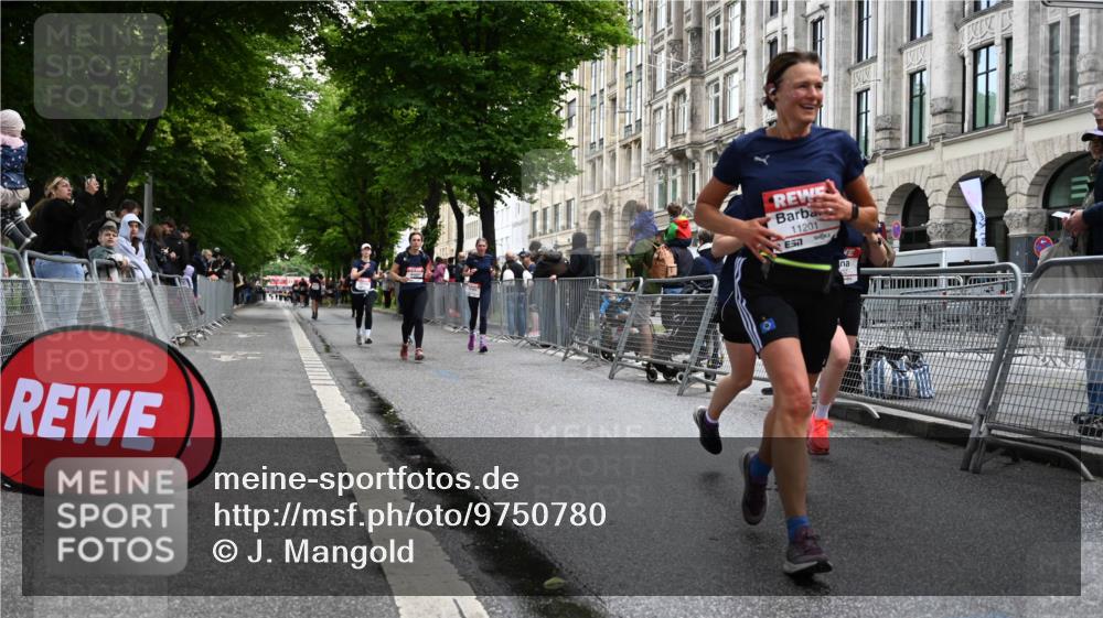 14.06.2026 - REWE Women's Run J. Mangold http://msf.ph/oto/9750780 14.06.2026 10:02:24 Ziel 10181, 10617, 10639, 10932, 11110, 11201, 11448, 11469 meine-sportfotos.de
