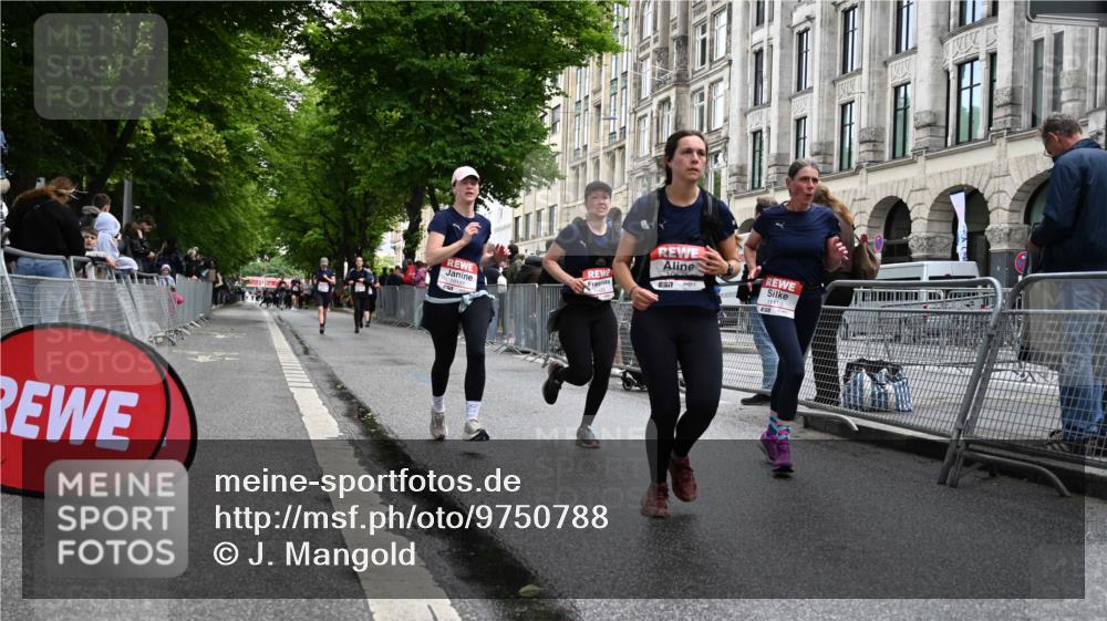 14.06.2026 - REWE Women's Run J. Mangold http://msf.ph/oto/9750788 14.06.2026 10:02:28 Ziel 10181, 10639, 10932, 11110, 11201, 11448, 11469 meine-sportfotos.de