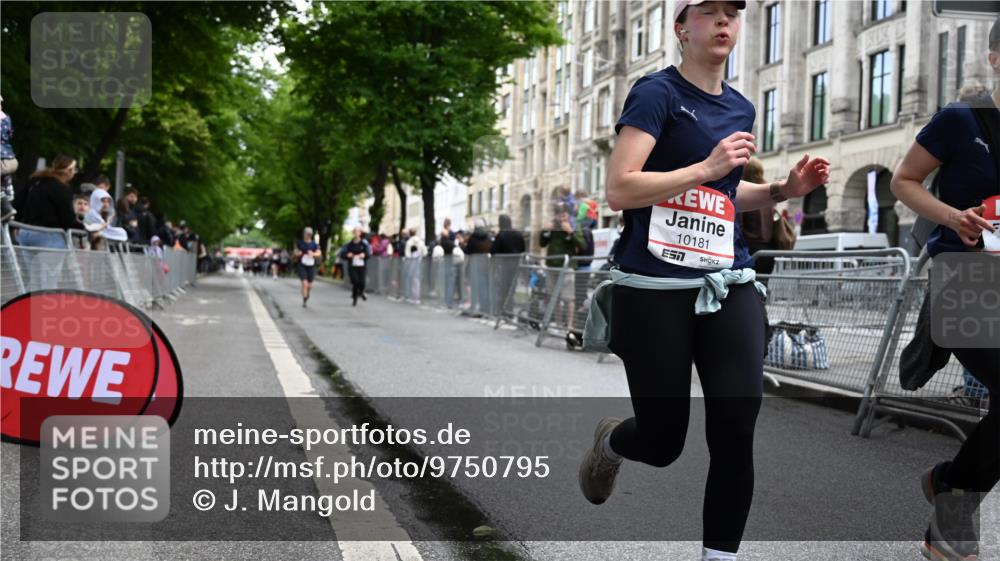 14.06.2026 - REWE Women's Run J. Mangold http://msf.ph/oto/9750795 14.06.2026 10:02:29 Ziel 10181, 10639, 11110, 11448, 11469 meine-sportfotos.de