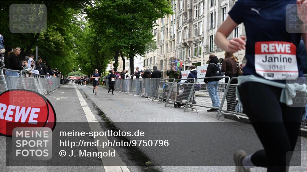 14.06.2026 - REWE Women's Run J. Mangold http://msf.ph/oto/9750796 14.06.2026 10:02:30 Ziel 10181, 10639, 10753, 11110, 11469 meine-sportfotos.de