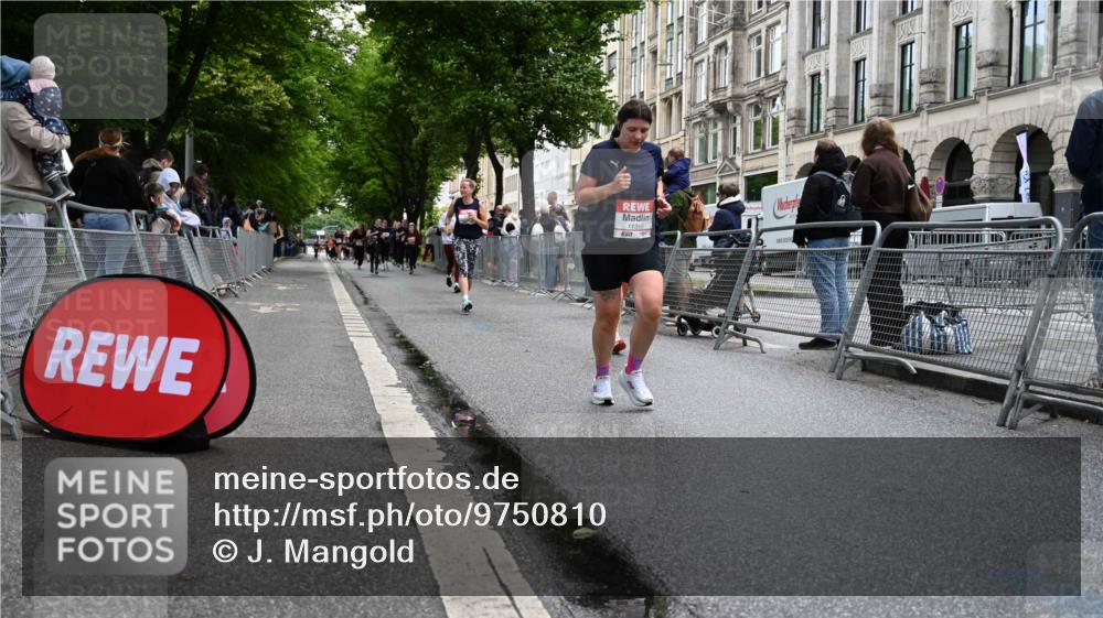 14.06.2026 - REWE Women's Run J. Mangold http://msf.ph/oto/9750810 14.06.2026 10:02:46 Ziel 10224, 11350, 11444, 11523 meine-sportfotos.de