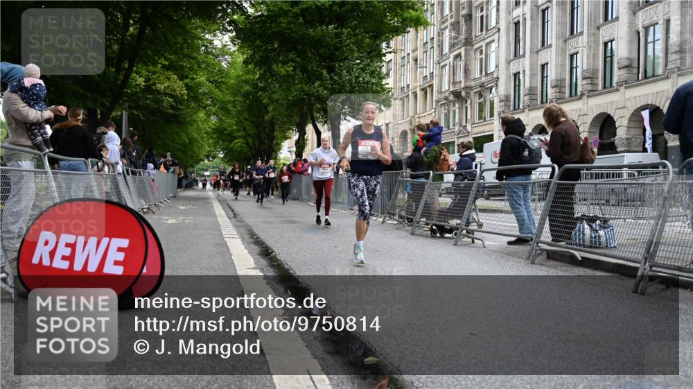 14.06.2026 - REWE Women's Run J. Mangold http://msf.ph/oto/9750814 14.06.2026 10:02:48 Ziel 10224, 11350, 11444, 11523 meine-sportfotos.de
