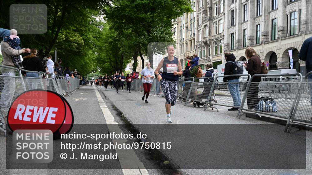 14.06.2026 - REWE Women's Run J. Mangold http://msf.ph/oto/9750815 14.06.2026 10:02:49 Ziel 10224, 11350, 11444, 11523 meine-sportfotos.de