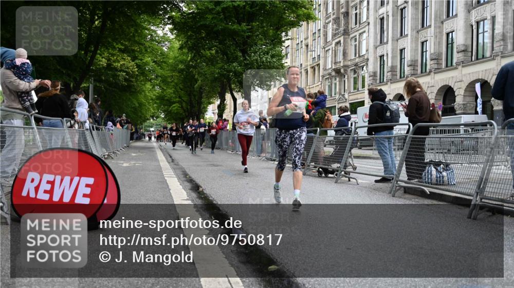 14.06.2026 - REWE Women's Run J. Mangold http://msf.ph/oto/9750817 14.06.2026 10:02:49 Ziel 10224, 11350, 11444, 11523 meine-sportfotos.de