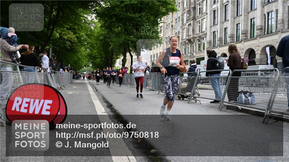 14.06.2026 - REWE Women's Run J. Mangold http://msf.ph/oto/9750818 14.06.2026 10:02:49 Ziel 10224, 11350, 11444, 11523 meine-sportfotos.de