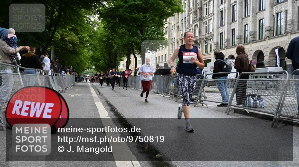 14.06.2026 - REWE Women's Run J. Mangold http://msf.ph/oto/9750819 14.06.2026 10:02:49 Ziel 10224, 11350, 11444, 11523 meine-sportfotos.de