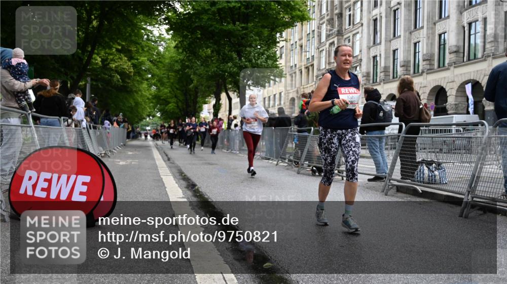 14.06.2026 - REWE Women's Run J. Mangold http://msf.ph/oto/9750821 14.06.2026 10:02:49 Ziel 10224, 11350, 11444, 11523 meine-sportfotos.de