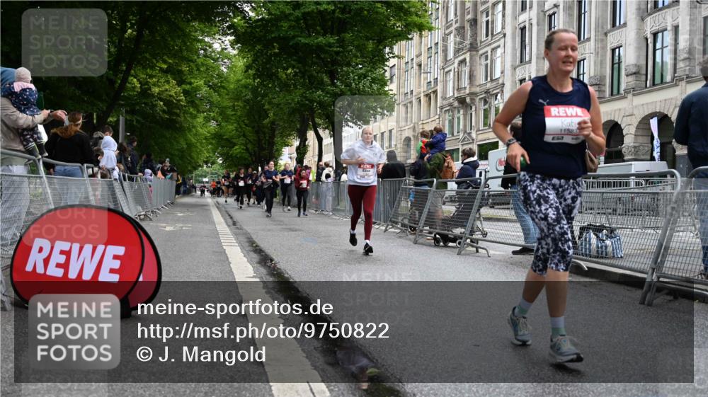 14.06.2026 - REWE Women's Run J. Mangold http://msf.ph/oto/9750822 14.06.2026 10:02:50 Ziel 10029, 10224, 11350, 11444, 11523 meine-sportfotos.de