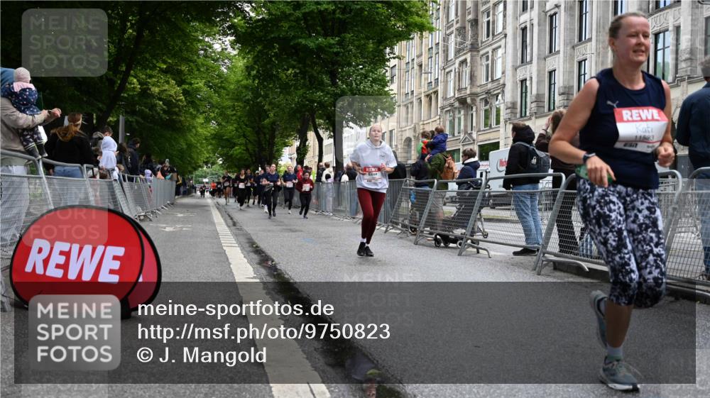 14.06.2026 - REWE Women's Run J. Mangold http://msf.ph/oto/9750823 14.06.2026 10:02:50 Ziel 10029, 10224, 11350, 11444, 11523 meine-sportfotos.de