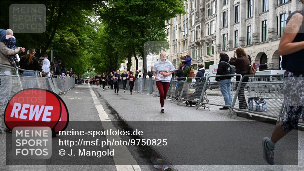 14.06.2026 - REWE Women's Run J. Mangold http://msf.ph/oto/9750825 14.06.2026 10:02:50 Ziel 10029, 10224, 11350, 11444, 11523 meine-sportfotos.de
