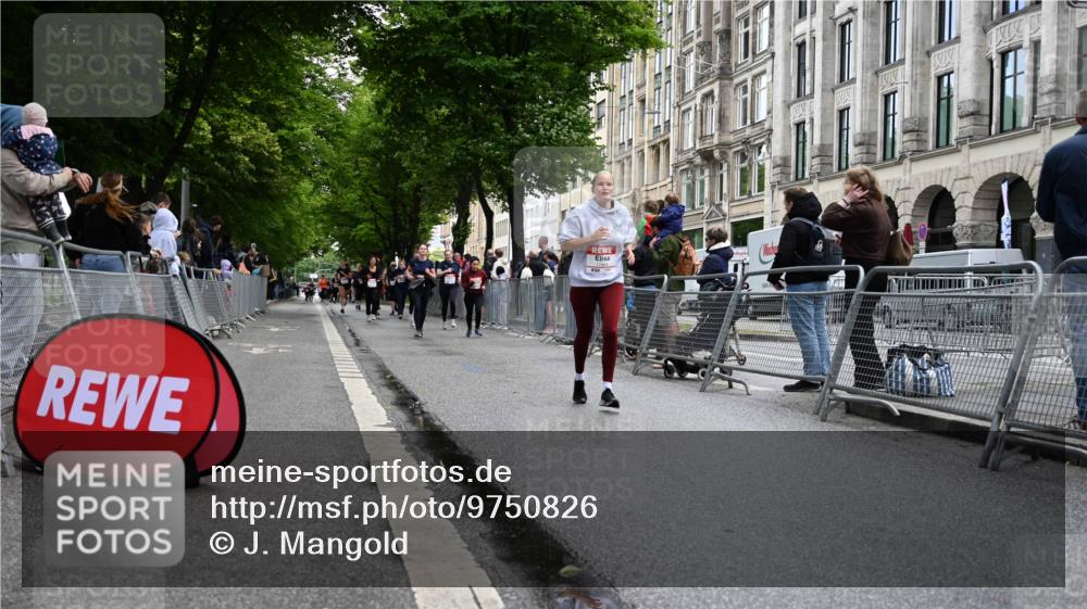 14.06.2026 - REWE Women's Run J. Mangold http://msf.ph/oto/9750826 14.06.2026 10:02:50 Ziel 10029, 10224, 11350, 11444, 11523 meine-sportfotos.de