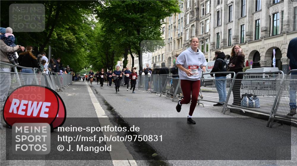 14.06.2026 - REWE Women's Run J. Mangold http://msf.ph/oto/9750831 14.06.2026 10:02:51 Ziel 10028, 10029, 10224, 10510, 11444, 11523 meine-sportfotos.de