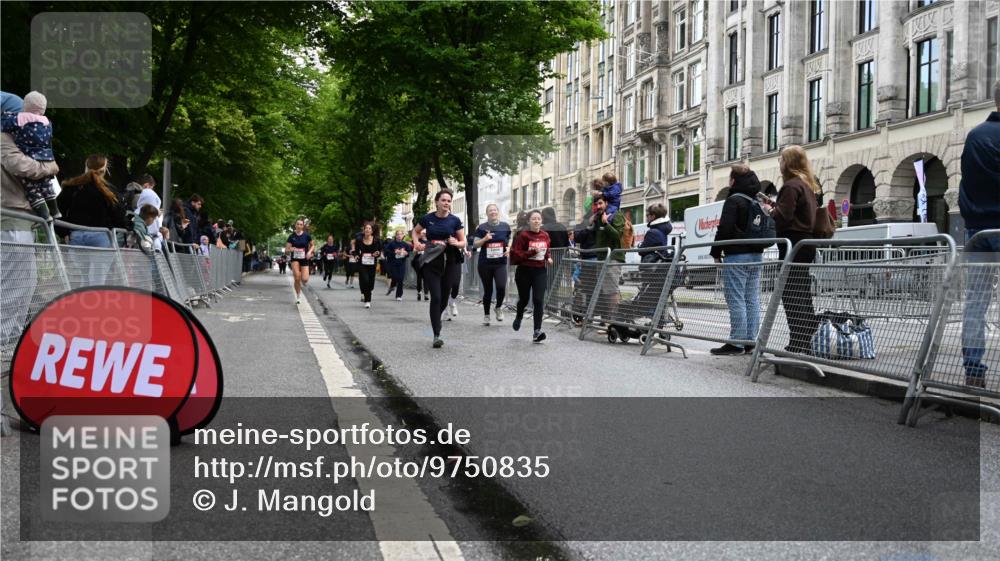 14.06.2026 - REWE Women's Run J. Mangold http://msf.ph/oto/9750835 14.06.2026 10:02:54 Ziel 10028, 10029, 10510, 10527, 10670, 10785, 11208, 11444, 11523 meine-sportfotos.de