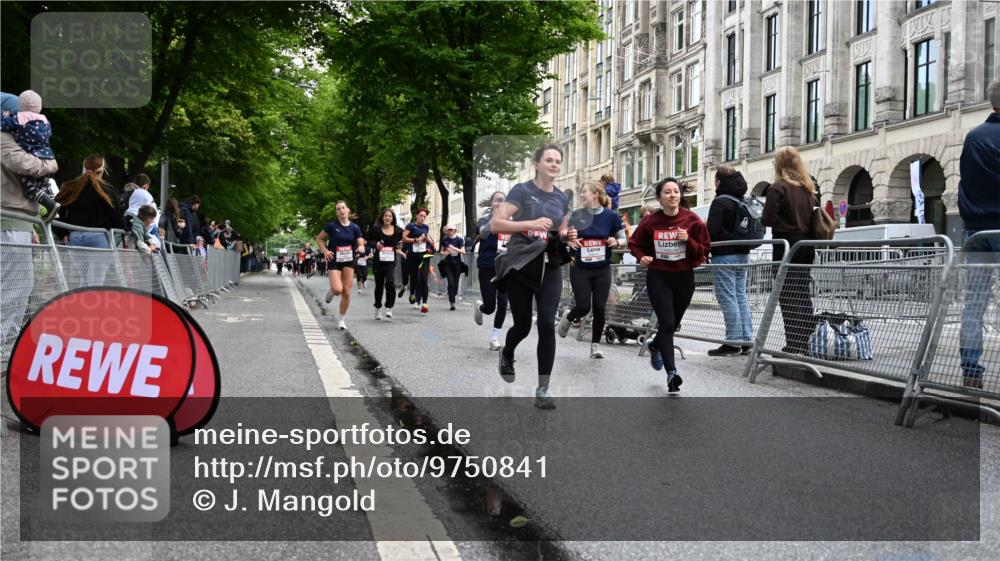 14.06.2026 - REWE Women's Run J. Mangold http://msf.ph/oto/9750841 14.06.2026 10:02:56 Ziel 10026, 10028, 10029, 10421, 10510, 10527, 10670, 10785, 11208, 11444 meine-sportfotos.de