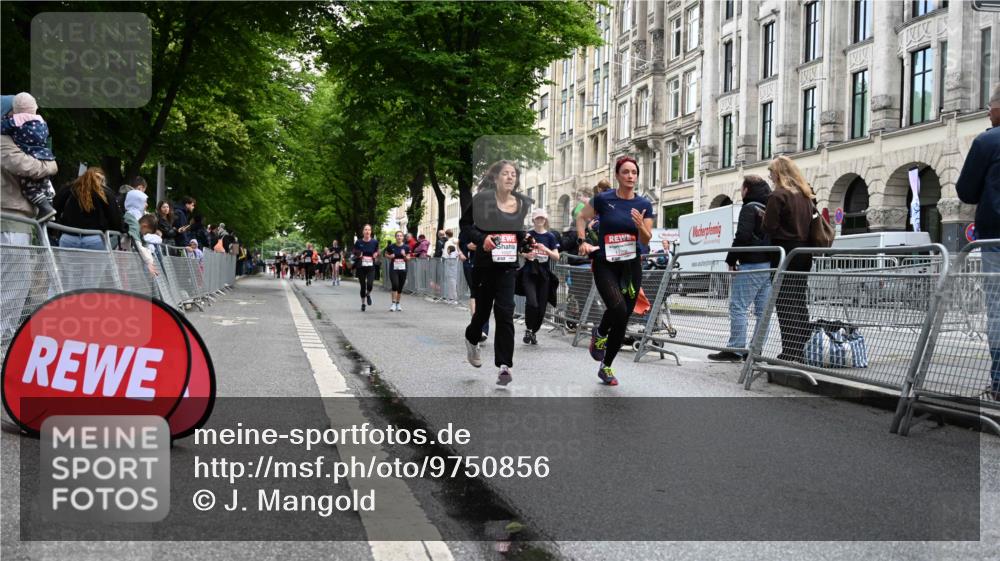 14.06.2026 - REWE Women's Run J. Mangold http://msf.ph/oto/9750856 14.06.2026 10:02:59 Ziel 10026, 10028, 10029, 10323, 10421, 10510, 10527, 10652, 10670, 10785, 11208, 11366 meine-sportfotos.de