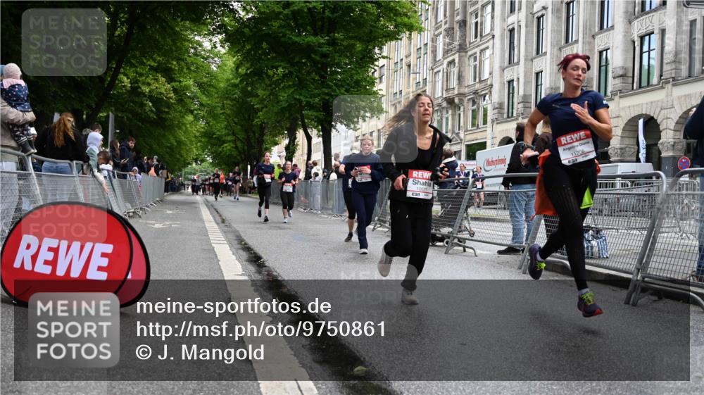 14.06.2026 - REWE Women's Run J. Mangold http://msf.ph/oto/9750861 14.06.2026 10:02:59 Ziel 10026, 10028, 10029, 10323, 10421, 10510, 10527, 10652, 10670, 10785, 11208, 11366 meine-sportfotos.de