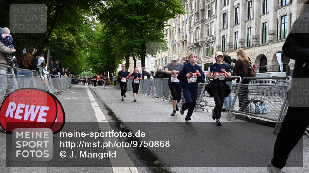 14.06.2026 - REWE Women's Run J. Mangold http://msf.ph/oto/9750868 14.06.2026 10:03:01 Ziel 10026, 10028, 10323, 10421, 10510, 10527, 10652, 10670, 10785, 11208, 11366 meine-sportfotos.de