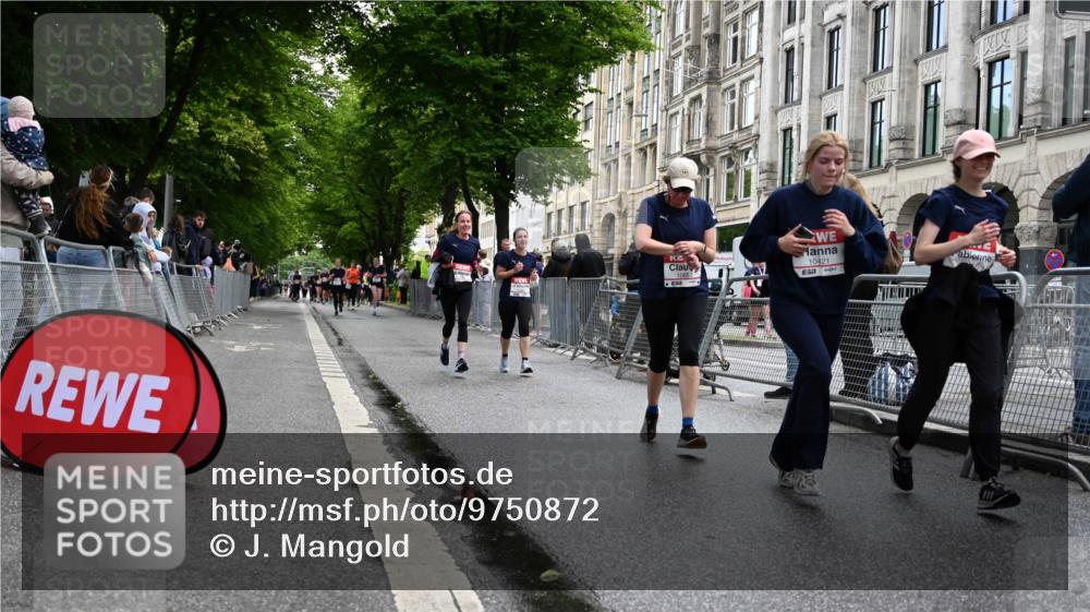 14.06.2026 - REWE Women's Run J. Mangold http://msf.ph/oto/9750872 14.06.2026 10:03:02 Ziel 10026, 10323, 10421, 10527, 10652, 10670, 10785, 11208, 11366 meine-sportfotos.de
