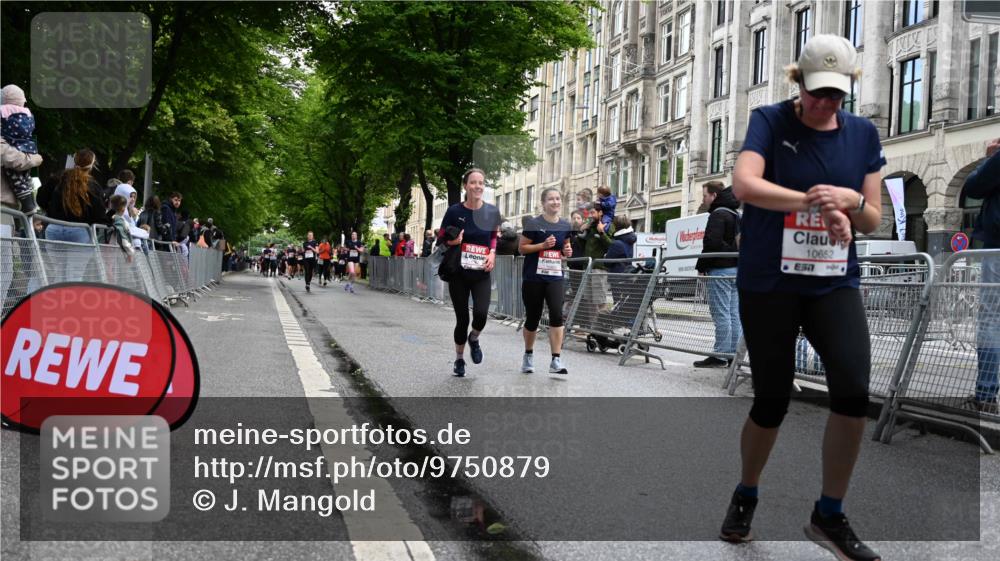 14.06.2026 - REWE Women's Run J. Mangold http://msf.ph/oto/9750879 14.06.2026 10:03:03 Ziel 10026, 10323, 10421, 10527, 10652, 11208, 11366 meine-sportfotos.de