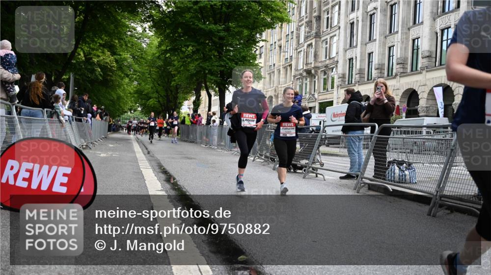 14.06.2026 - REWE Women's Run J. Mangold http://msf.ph/oto/9750882 14.06.2026 10:03:03 Ziel 10026, 10323, 10421, 10527, 10652, 11208, 11366 meine-sportfotos.de