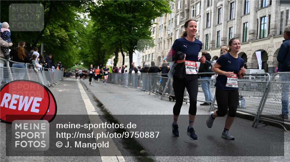 14.06.2026 - REWE Women's Run J. Mangold http://msf.ph/oto/9750887 14.06.2026 10:03:04 Ziel 10026, 10323, 10421, 10527, 10652, 11366 meine-sportfotos.de