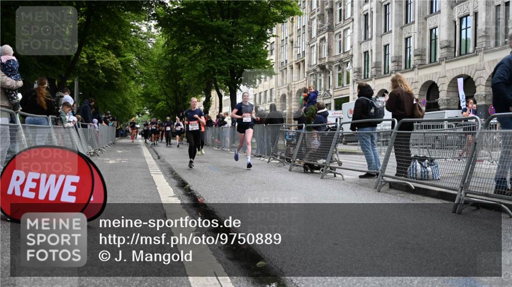 14.06.2026 - REWE Women's Run J. Mangold http://msf.ph/oto/9750889 14.06.2026 10:03:09 Ziel 10032, 10549, 10647 meine-sportfotos.de